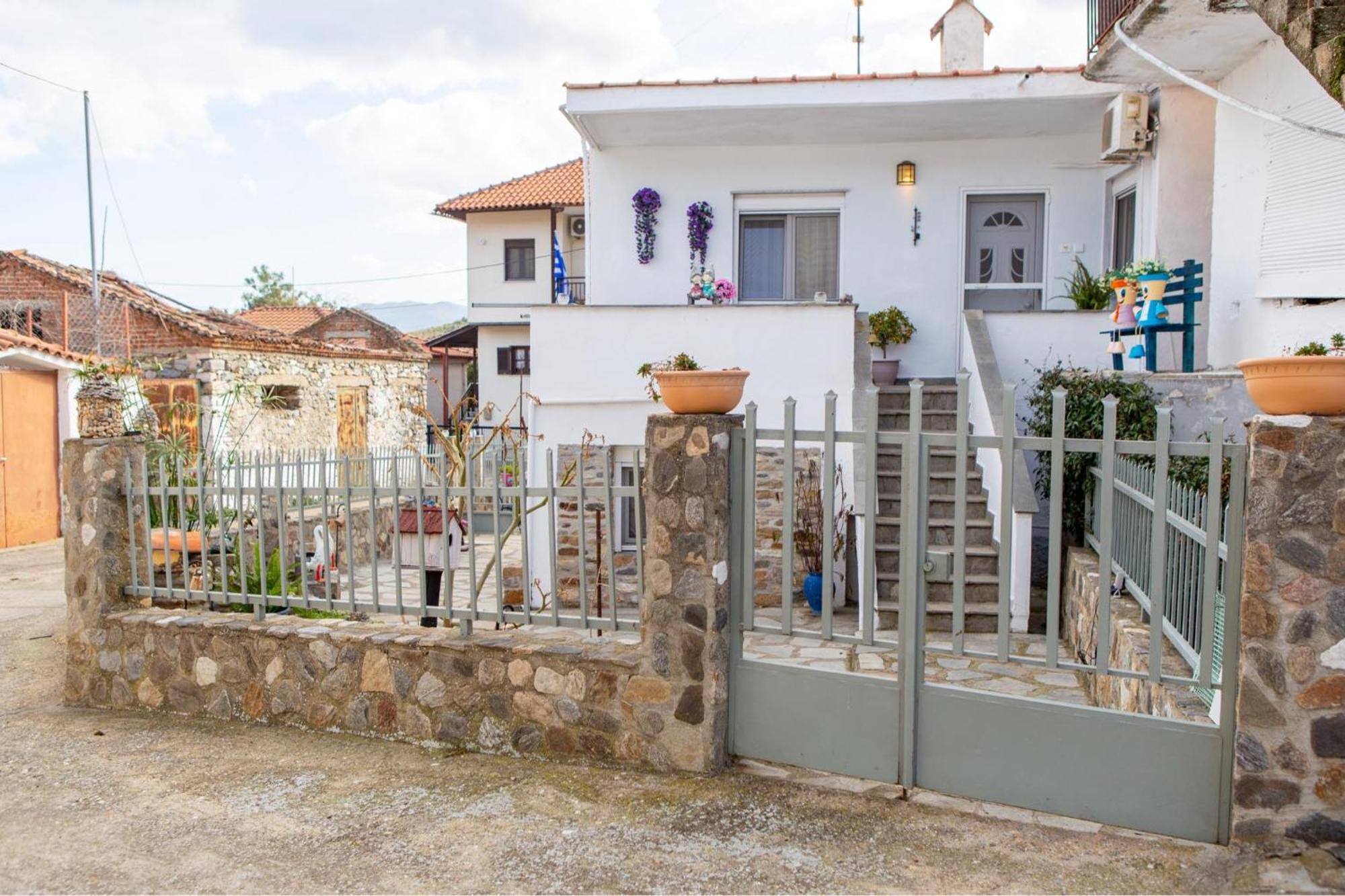 Gasthaus Titika House Vrasná Exterior foto